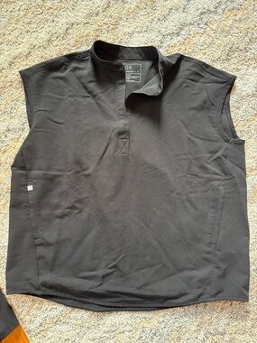 Figs women’s Black Sleeveless top